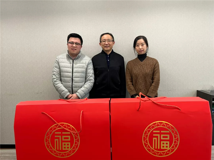 江阴市侨联副主席苏曦泓来访送达新春慰问1.webp.jpg