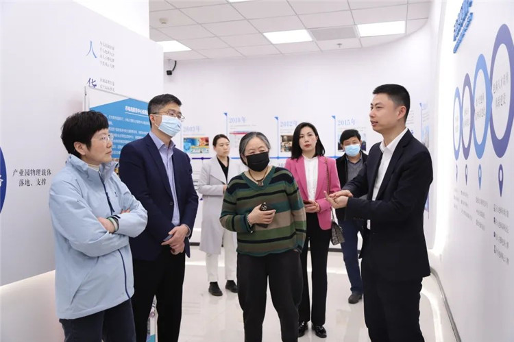 省商务厅莅临市电商中心开展示范县省级评估工作1.jpg