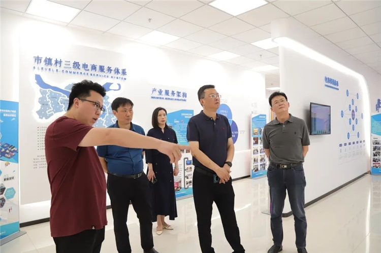 扬中市商务局一行莅临江阴市电商中心调研指导1.jpg