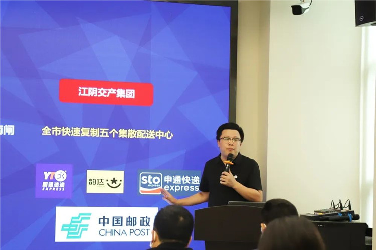 全省电商进农村示范工作推进会参会人员现场调研市电商中心3.jpg