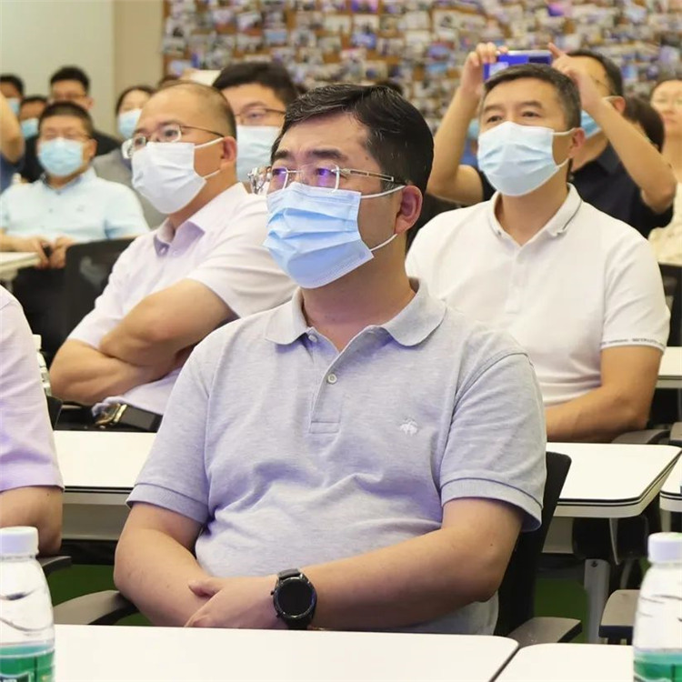 全省电商进农村示范工作推进会参会人员现场调研市电商中心4.jpg