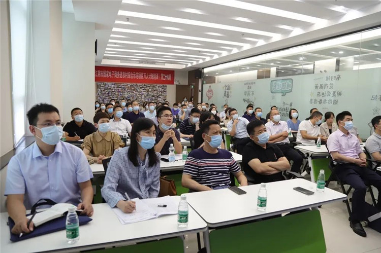 全省电商进农村示范工作推进会参会人员现场调研市电商中心5.jpg