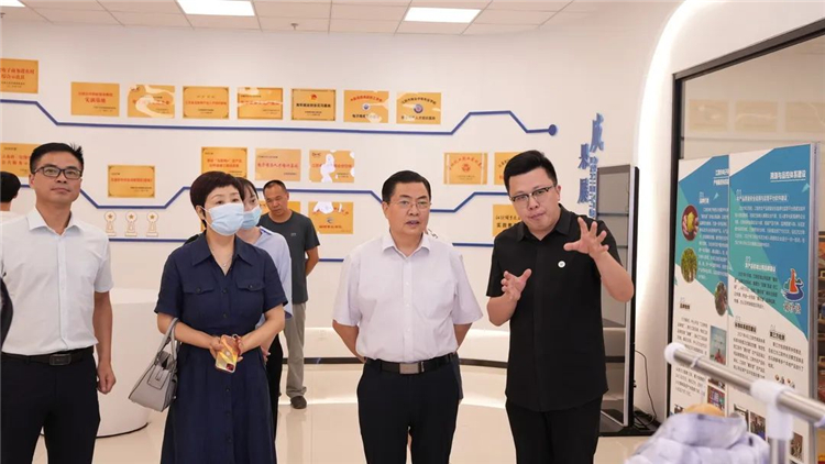 江苏省农业农村厅农业广播电视学校副校长陈光亚一行调研江阴市电子商务公共服务中心1.jpg