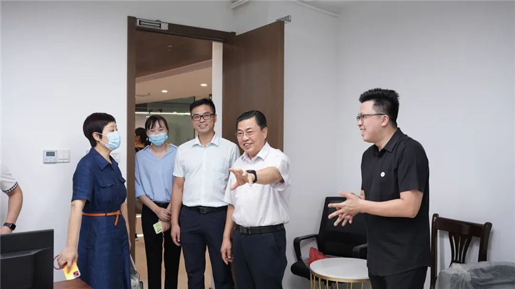 江苏省农业农村厅农业广播电视学校副校长陈光亚一行调研江阴市电子商务公共服务中心4.jpg