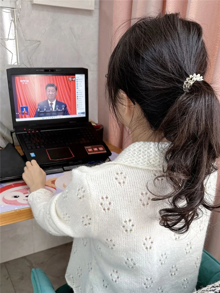 市电商中心统一组织收听收看党的二十大开幕盛况3.jpg