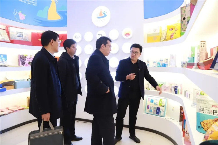 甘肃省崇信县委常委、县政府副县长秦军杰带队考察江阴市电子商务公共服务中心3.jpg