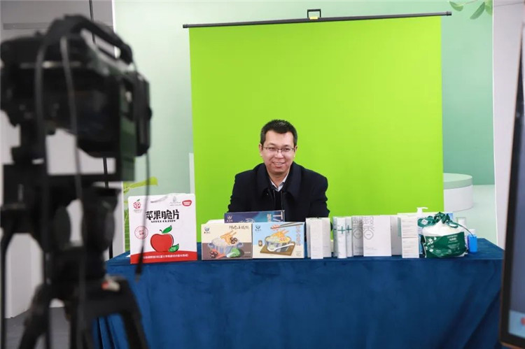 甘肃省崇信县委常委、县政府副县长秦军杰带队考察江阴市电子商务公共服务中心5.jpg