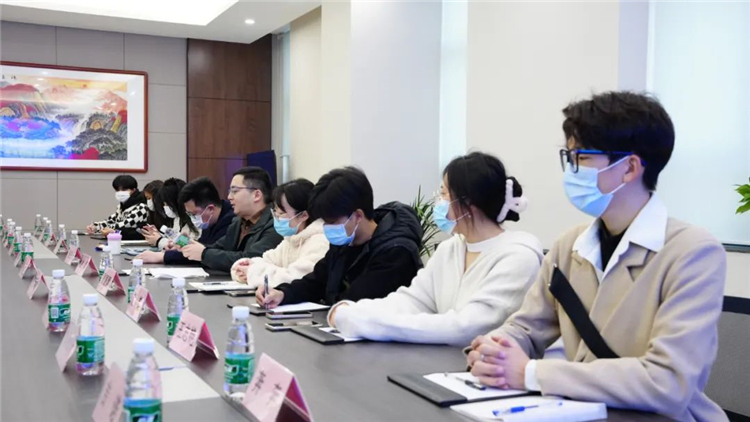 江阴市首次本地生活抖音网络达人座谈会在市电商中心成功召开4.jpg