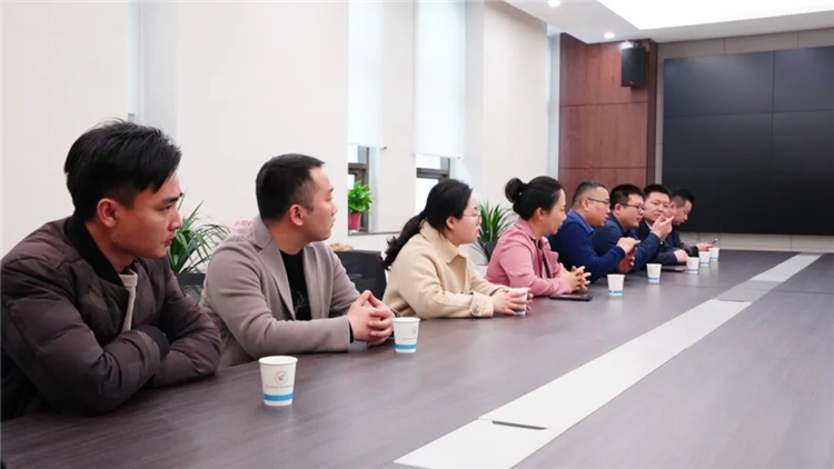 兴化市委组织部机关党工委办公室主任孔祥明带队考察江阴市电子商务公共服务中心6.jpg