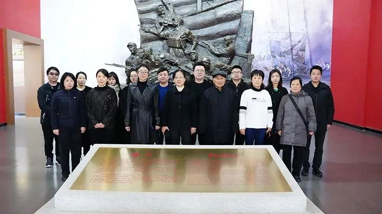江阴市电子商务公共服务中心开展“怀古惜今 同心同行”清明祭扫活动6.jpg